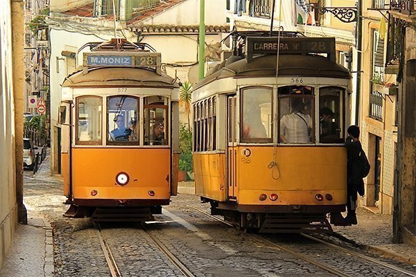 Things to do in Lisbon - yellow trams