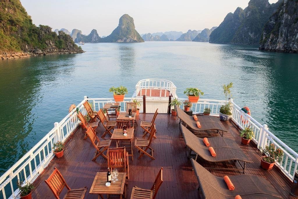 Vietnam tours - on cruise