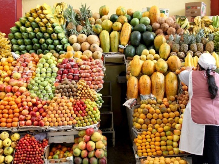 Things to do in Ecuador - visit local markets.